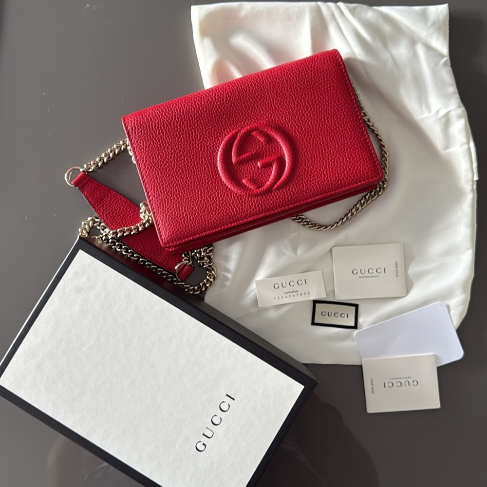 Gucci Red Crossbody Bag with Chain Strap - Picture 3 of 8